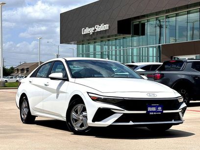 Used 2025 Hyundai Elantra SE w/ Cargo Package