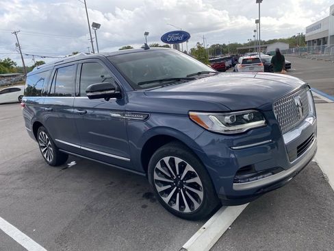 Used 2023 Lincoln Navigator L Reserve image 3