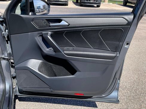 Used 2024 Volkswagen Tiguan SE image 23