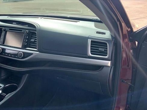 Used 2016 Toyota Highlander LE image 16