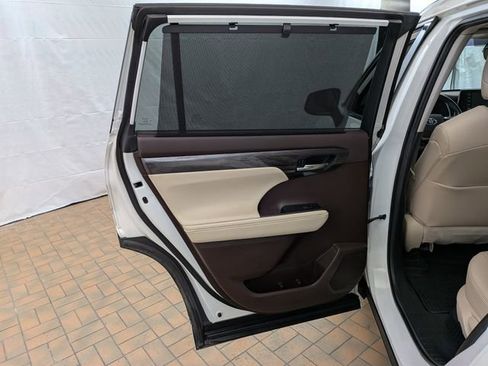 Used 2021 Toyota Highlander Limited image 22