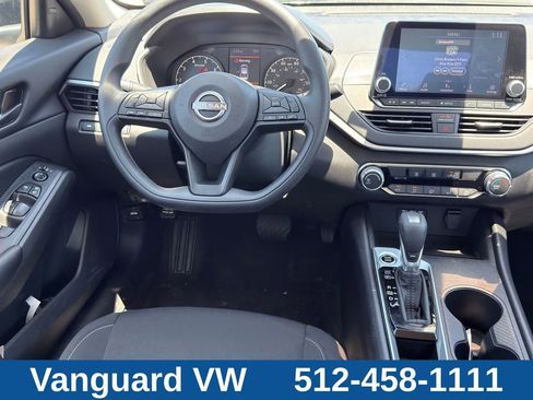 Used 2025 Nissan Altima 2.5 S FWD image 21