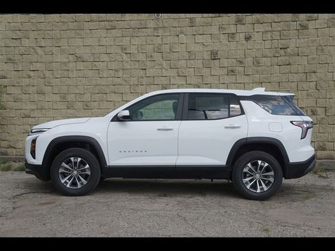 New 2026 Chevrolet Equinox LT w/ Convenience Package II image 2