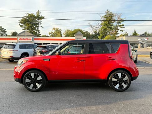 Used 2019 Kia Soul + image 3