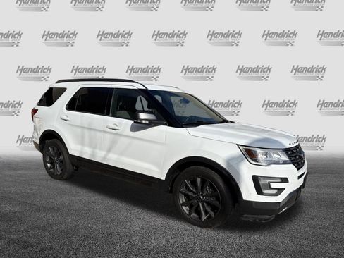 Used 2017 Ford Explorer XLT w/ Equipment Group 202A image 2