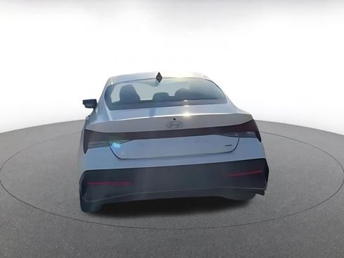 Used 2025 Hyundai Elantra Limited image 16