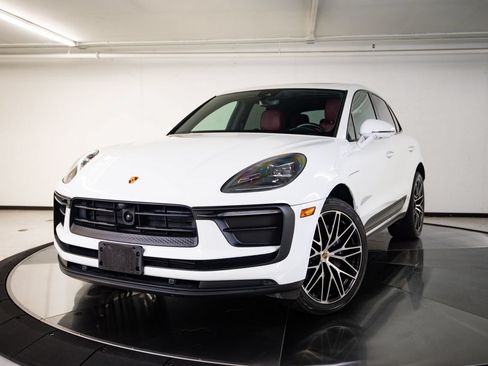 Certified 2023 Porsche Macan AWD/4WD image 1