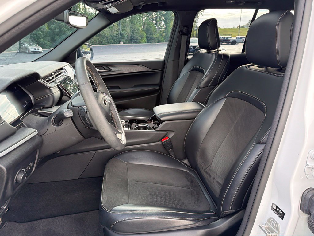 Used 2023 Jeep Grand Cherokee Altitude AWD/4WD image 36