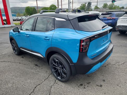 New 2026 Nissan Kicks SR w/ Cold Weather Package AWD/4WD image 6