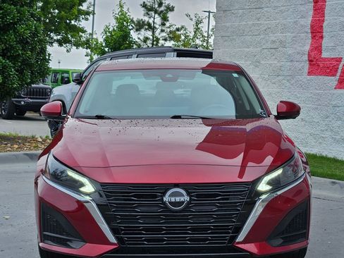 Used 2023 Nissan Altima 2.5 SL FWD image 2