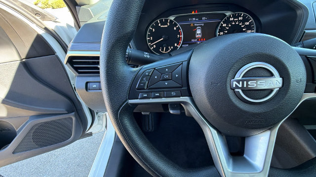 Used 2025 Nissan Altima 2.5 SV FWD image 26