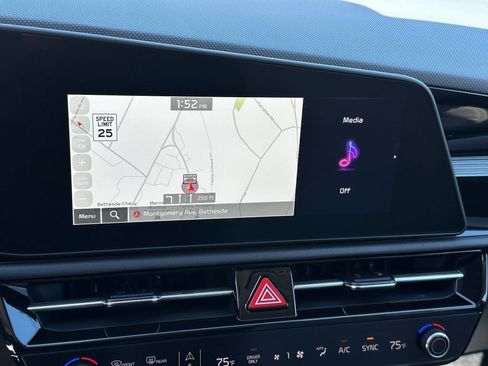 New 2025 Kia Niro EX image 18