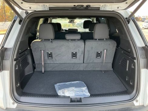 New 2025 GMC Acadia Elevation image 15