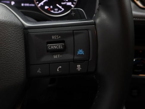 Certified 2025 Nissan Rogue SV image 28