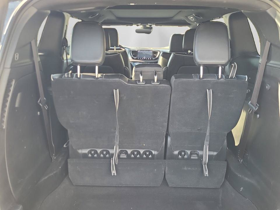 Used 2025 Chrysler Pacifica Limited FWD image 19