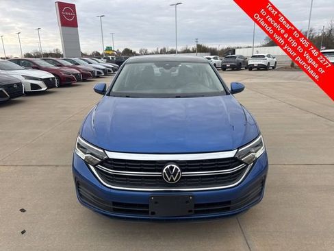 Used 2024 Volkswagen Jetta SE image 8