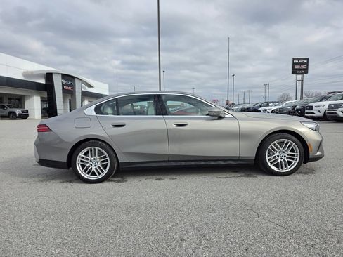 Used 2024 BMW 530i image 8