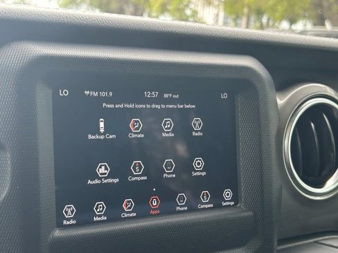 Used 2020 Jeep Wrangler Unlimited Sahara AWD/4WD image 16