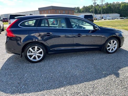 Used 2017 Volvo V60 T5 Premier w/ Convenience Package FWD image 6