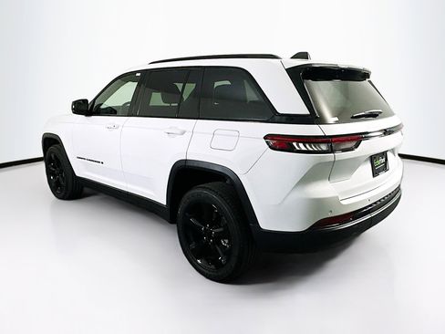 Used 2023 Jeep Grand Cherokee Altitude image 5