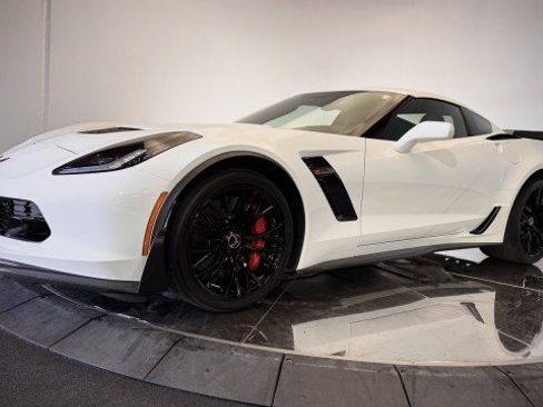 Used 2015 Chevrolet Corvette Z06 w/ 3LZ Preferred Equipment Group RWD image 22