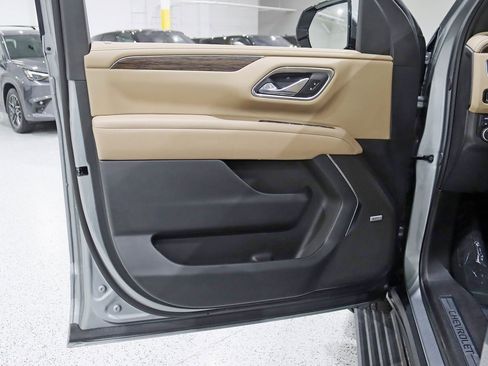 Used 2024 Chevrolet Suburban Premier w/ Premium Package image 38