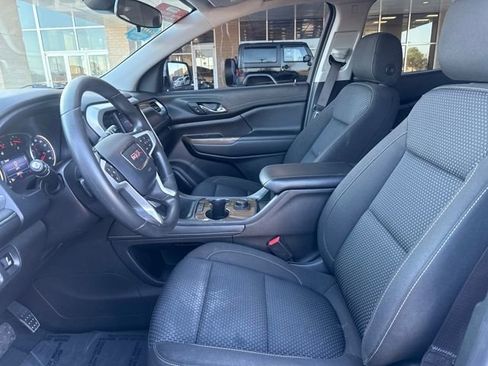 Used 2023 GMC Acadia SLE image 8