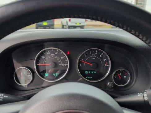 Used 2017 Jeep Wrangler Unlimited Sahara image 20