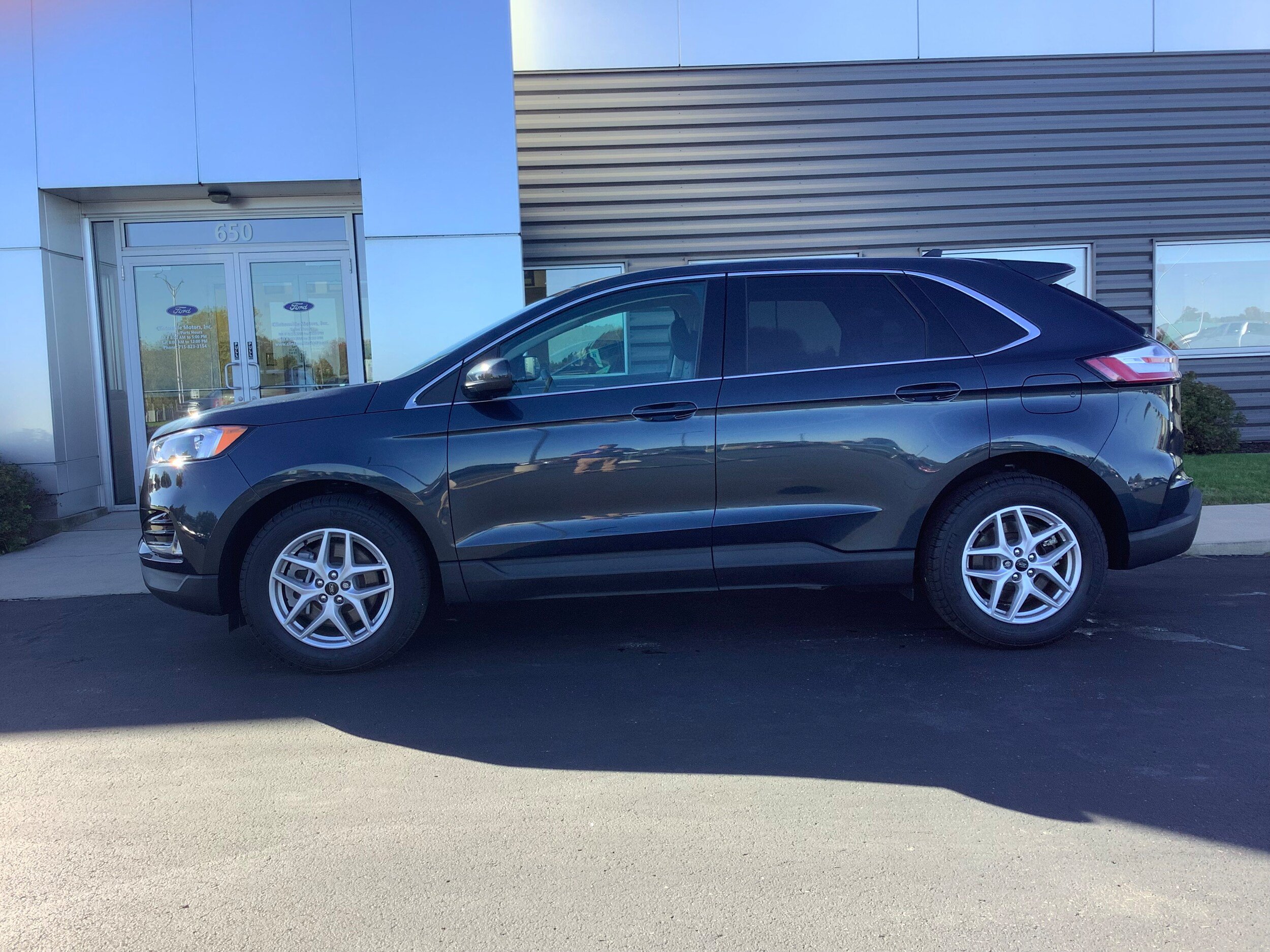 Used 2023 Ford Edge SEL w/ Convenience Package AWD/4WD image 2