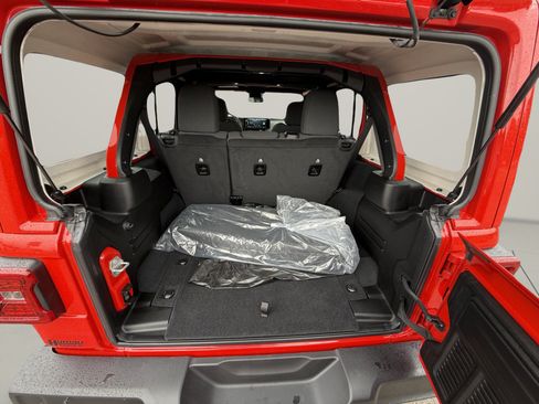 Used 2024 Jeep Wrangler Unlimited Sahara w/ Safety Group AWD/4WD image 13