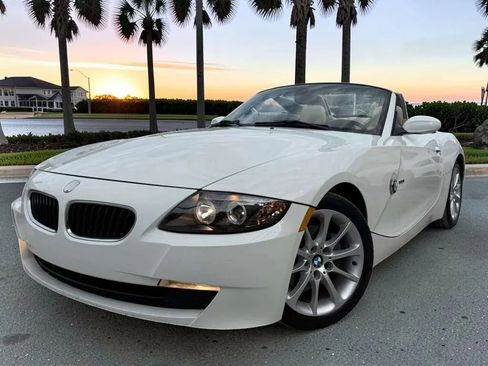 Used 2006 BMW Z4 3.0i RWD image 2