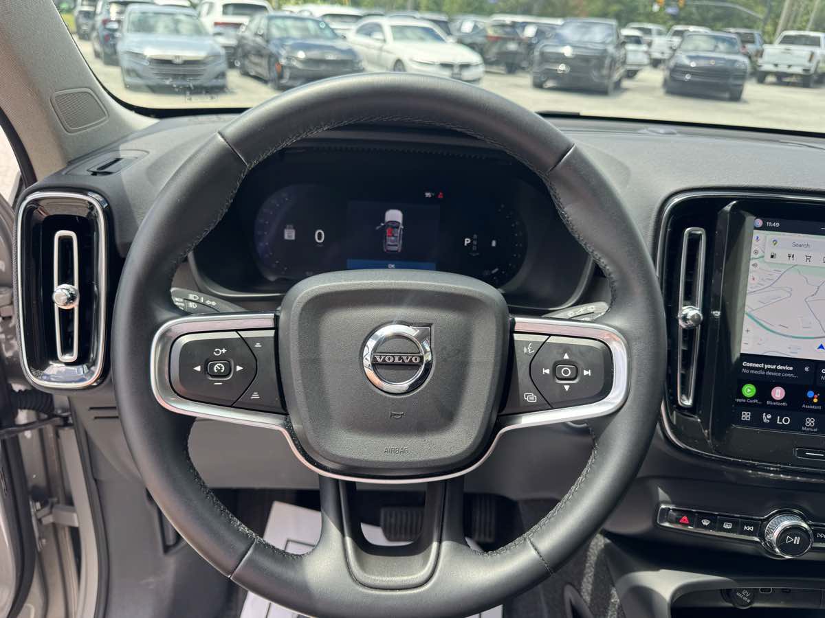 Used 2025 Volvo XC40 B5 Plus AWD/4WD image 17