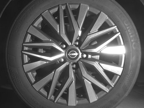 Used 2025 Nissan Altima 2.5 SV FWD image 12