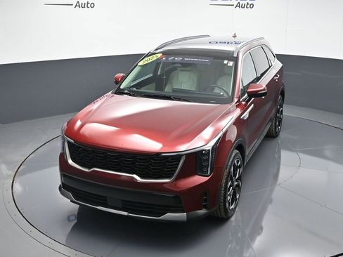 Certified 2025 Kia Sorento EX w/ Panoramic Sunroof Package image 52