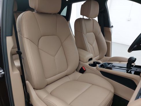 Certified 2026 Porsche Macan AWD/4WD image 12