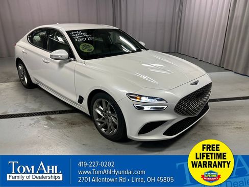 Used 2022 Genesis G70 2.0T image 1