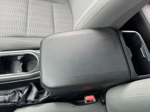 Certified 2018 Toyota Tacoma SR5 AWD/4WD image 16
