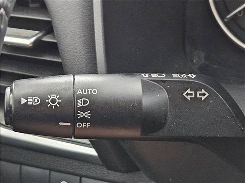 Used 2025 Nissan Rogue SV FWD image 20
