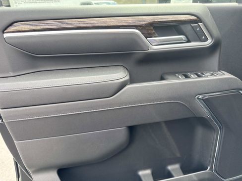 New 2025 GMC Sierra 2500 SLE w/ SLE Value Package; image 17