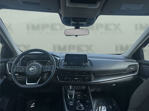 Used 2024 Nissan Rogue SV image 12