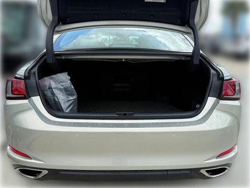 Used 2025 Lexus ES 350 w/ Premium Package FWD image 8