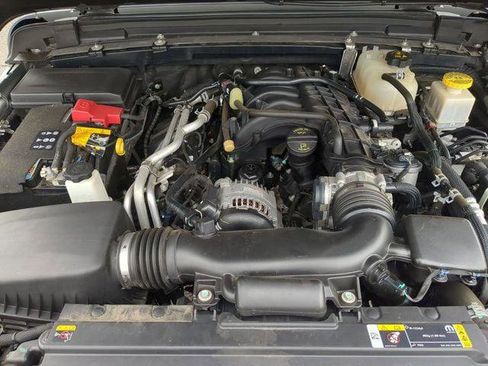 Certified 2022 Jeep Gladiator Sport AWD/4WD image 21