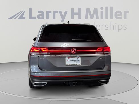 Used 2024 Volkswagen Atlas SEL AWD/4WD image 4