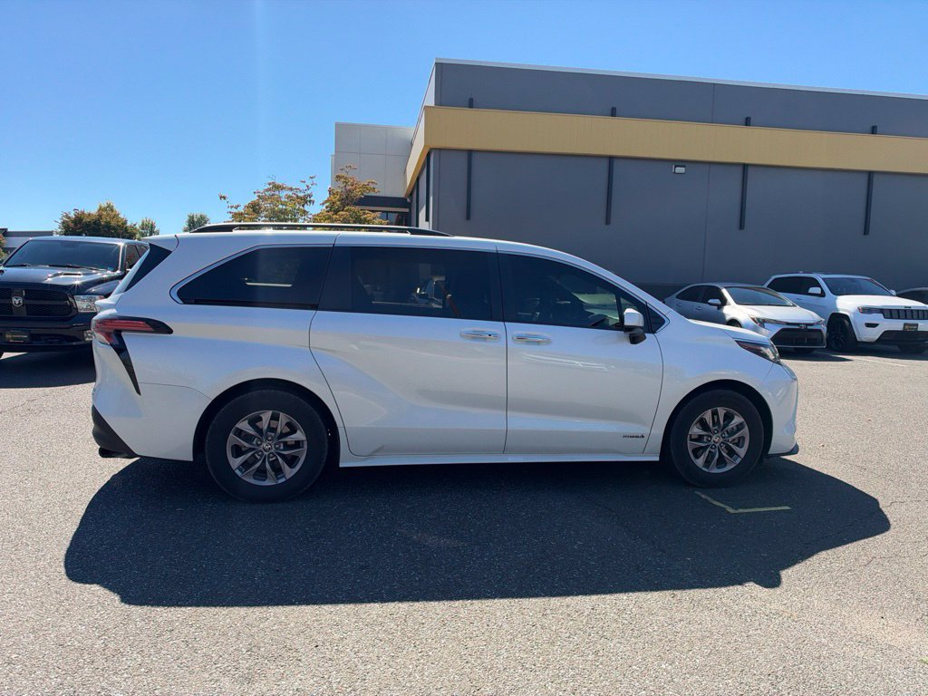 Used 2021 Toyota Sienna XLE FWD image 8