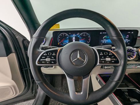 Used 2022 Mercedes-Benz GLB 250 4MATIC image 10