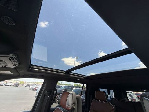Used 2023 GMC Yukon XL Denali Ultimate AWD/4WD image 27