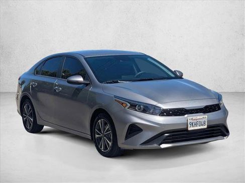 Used 2024 Kia Forte LXS w/ LXS Technology Package FWD image 3