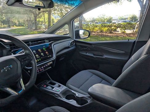 Used 2023 Chevrolet Bolt LT image 11
