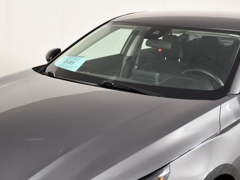 Used 2024 Nissan Altima 2.5 SV FWD image 12