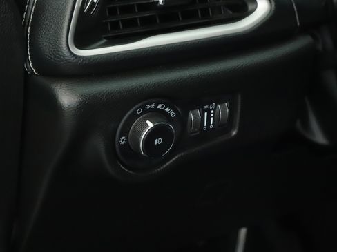 Used 2023 Chrysler Pacifica Touring-L w/ S Appearance Package image 7